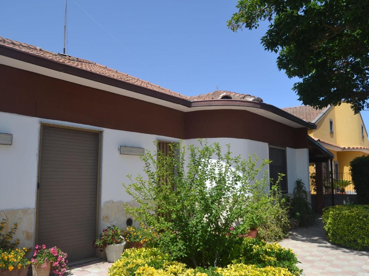 Casa Unifamiliar Con Jard N Privado Villa Agnone Bagni Bagian luar foto
