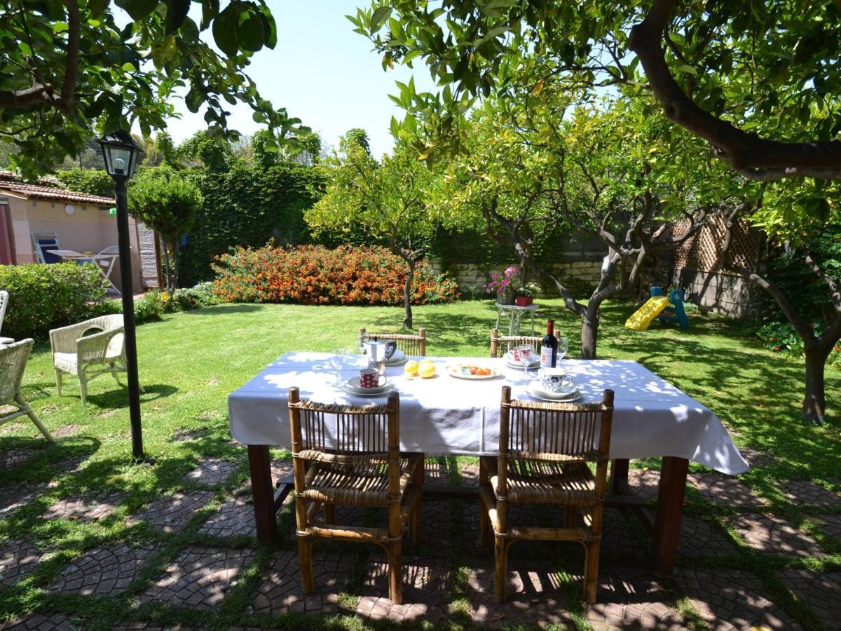 Casa Unifamiliar Con Jard N Privado Villa Agnone Bagni Bagian luar foto
