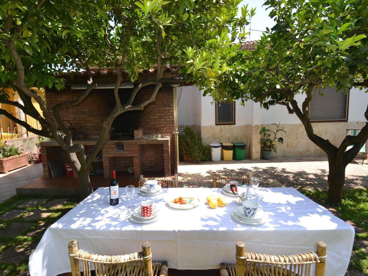 Casa Unifamiliar Con Jard N Privado Villa Agnone Bagni Bagian luar foto