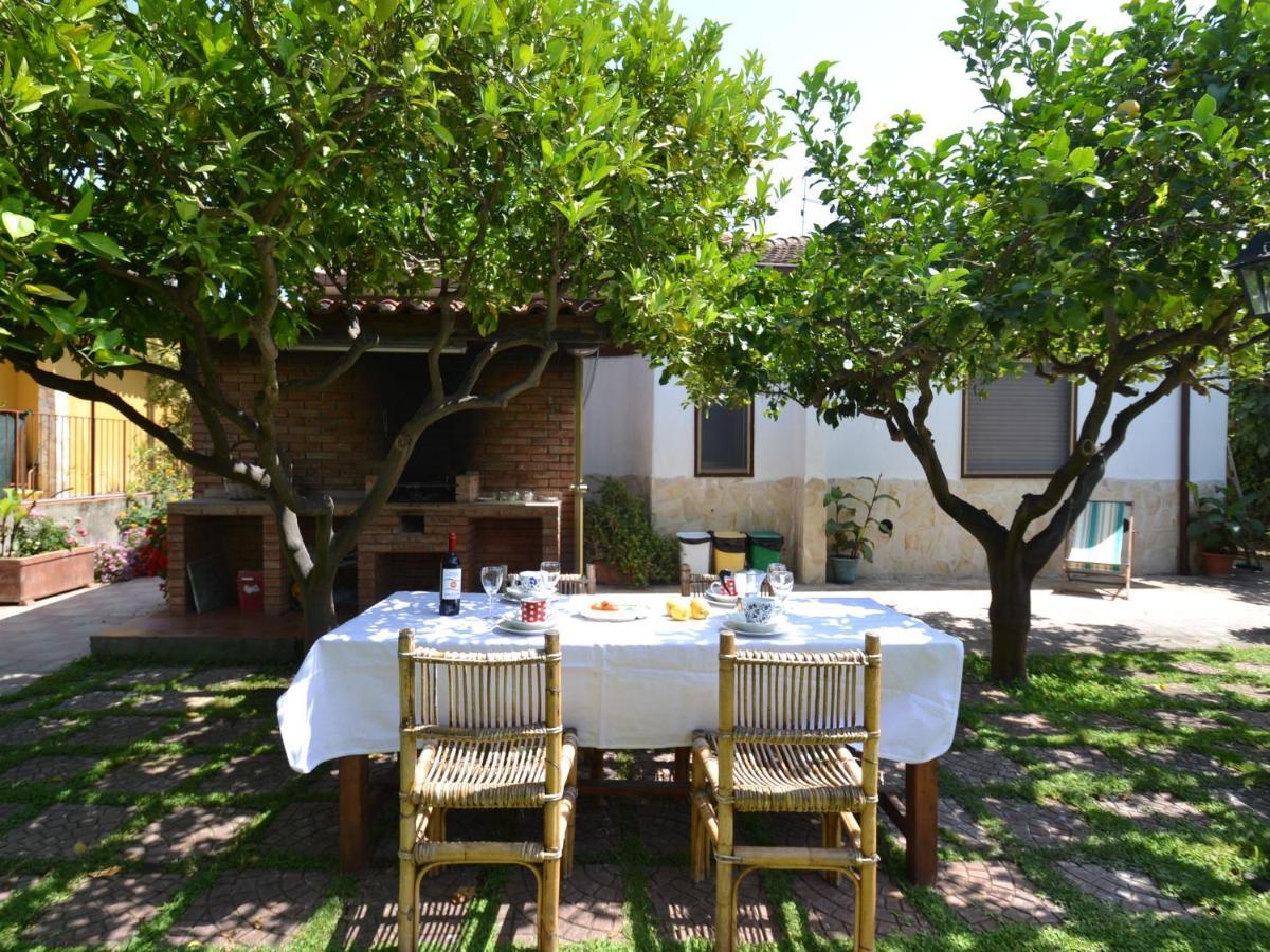 Casa Unifamiliar Con Jard N Privado Villa Agnone Bagni Bagian luar foto