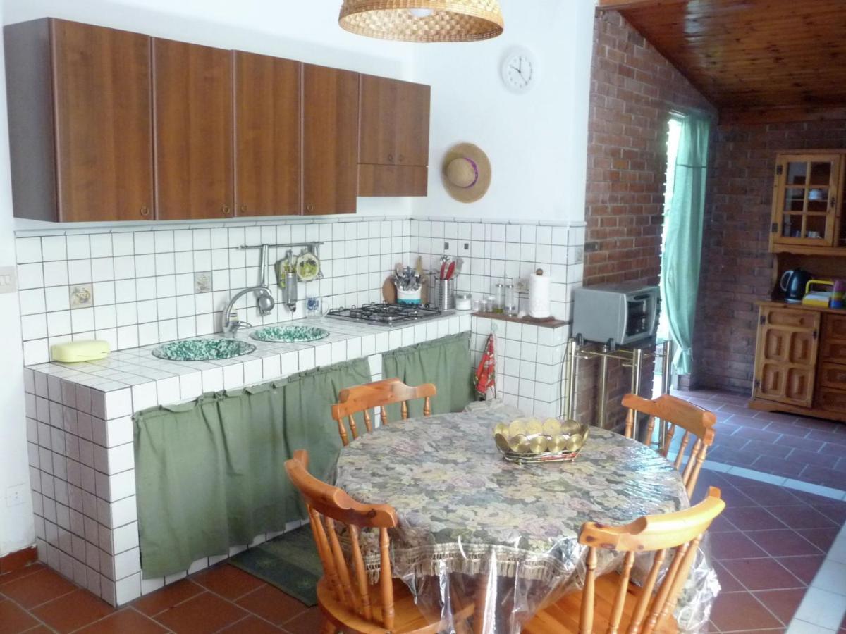 Casa Unifamiliar Con Jard N Privado Villa Agnone Bagni Bagian luar foto