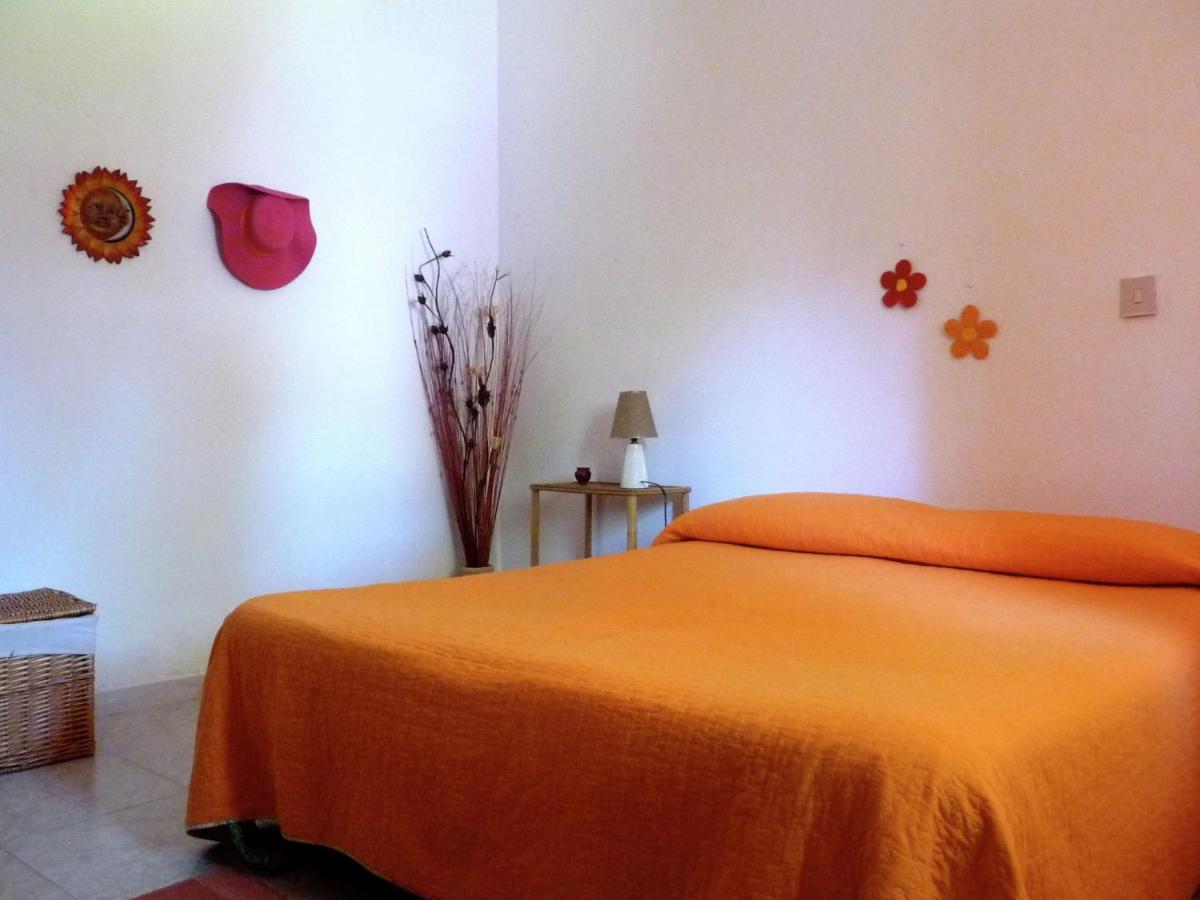 Casa Unifamiliar Con Jard N Privado Villa Agnone Bagni Bagian luar foto